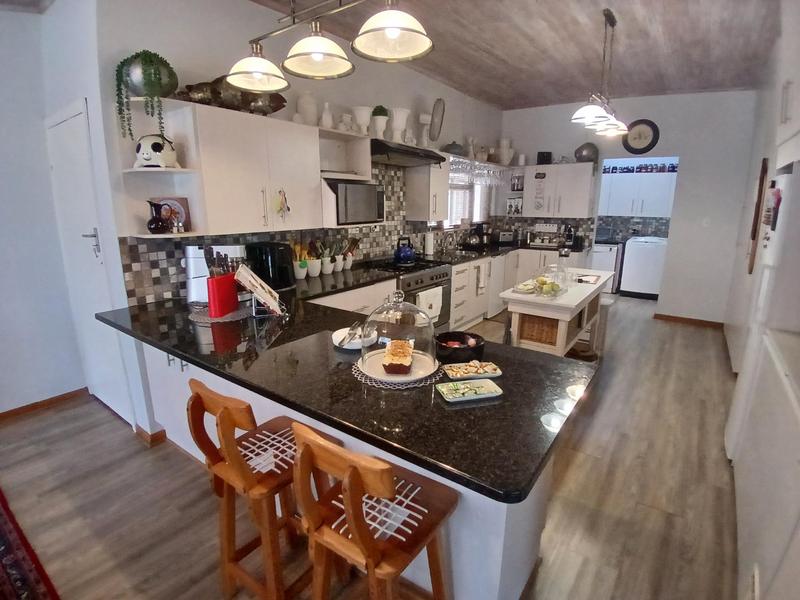 4 Bedroom Property for Sale in Stilbaai Wes Western Cape